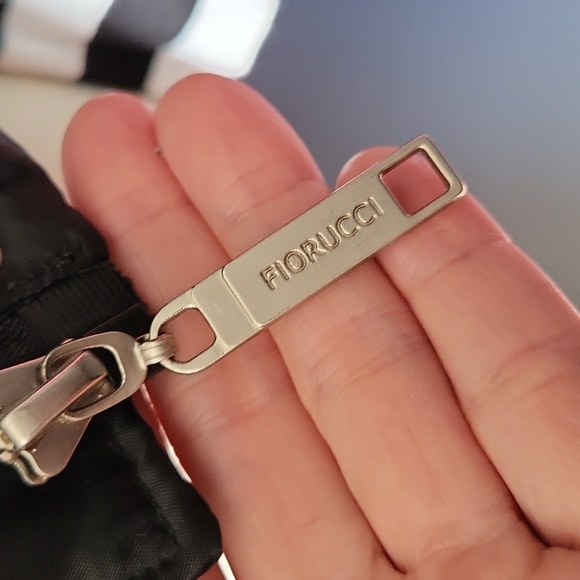 Fiorucci puffer vest size small - Picture 3 of 7